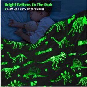 NIP Glow In The Dark Dinosaur Skeleton Fossil Fleece Blanket 50x60 Kids Soft Fun
